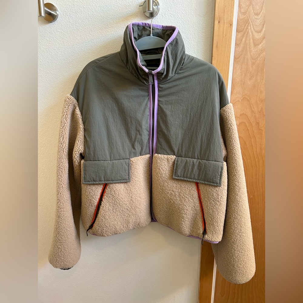 Zara Women’s Tan Beige Fleece Sherpa Sage Green Zip Jacket - Extra Small - Picture 2 of 8
